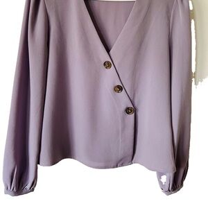 The second-hand blouse in excellent condition